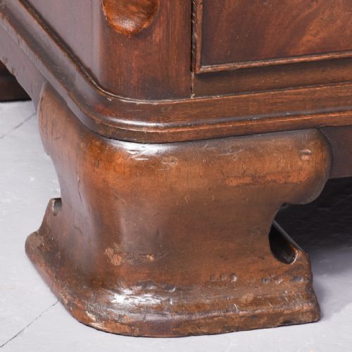 FIGURED MAHOGANY WHYTOCK REID CHEST OF DRAWERS WITH CANTED CORNERS - ADDITIONAL PHOTO 1