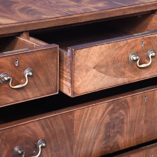 FIGURED MAHOGANY WHYTOCK REID CHEST OF DRAWERS WITH CANTED CORNERS - ADDITIONAL PHOTO 7
