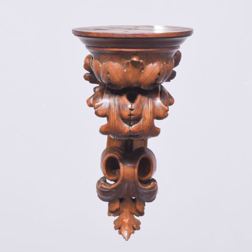 PAIR OF CARVED LIMEWOOD WALL BRACKETS - ADDITIONAL PHOTO 1