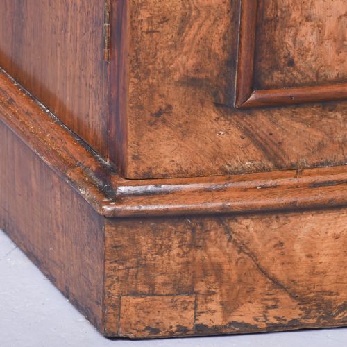 EXCEPTIONAL PAIR OF LARGE BURR WALNUT BOWFRONT BEDSIDE LOCKERS - ADDITIONAL PHOTO 5