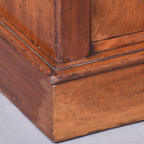 RARE OUTSIZED VICTORIAN FIGURED MAHOGANY WELLINGTON CHEST - ADDITIONAL PHOTO 3