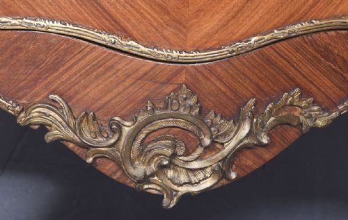 EXHIBITION QUALITY LARGE ORMOLU MOUNTED LOUIS XVI STYLE KINGWOOD AND VERNIS MARTIN VITRINE - ADDITIONAL PHOTO 5