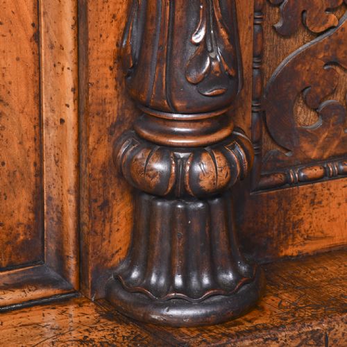 BURR WALNUT AND AMBOYNA CREDENZA - ADDITIONAL PHOTO 4
