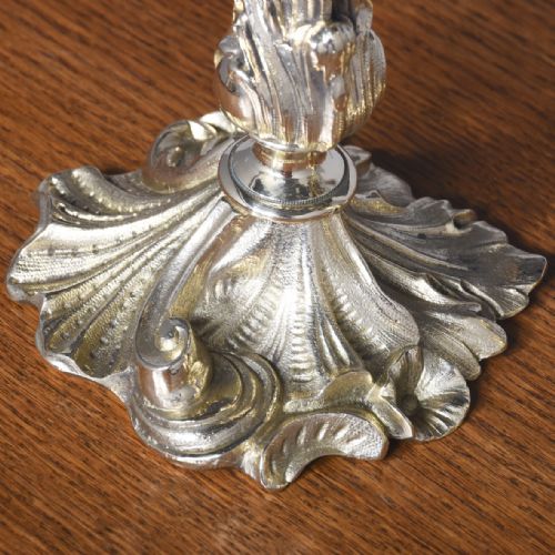 PAIR OF CAST BRONZE LAMPS - ADDITIONAL PHOTO 1