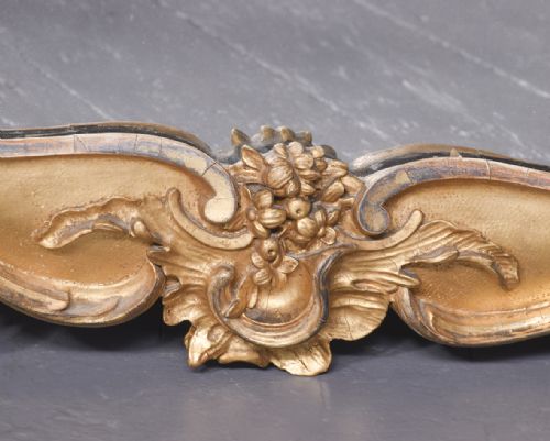 A MID19TH CENTURY CARVED WOOD AND GILDED WALL MIRROR - ADDITIONAL PHOTO 4