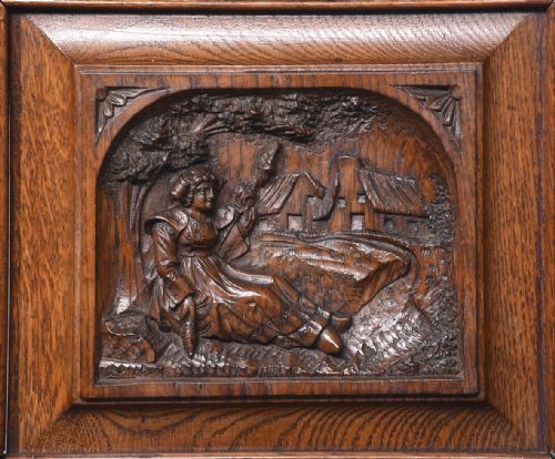 MAGNIFICENT CARVED OAK FLEMISH HALL STAND OF VERY LARGE PROPORTIONS - ADDITIONAL PHOTO 7