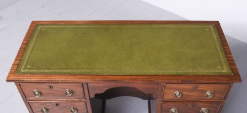 NEAT SIZE LATE VICTORIAN MAHOGANY KNEE HOLE DESK - ADDITIONAL PHOTO 4