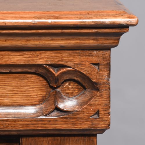 A GOTHIC OAK DINING TABLE - ADDITIONAL PHOTO 4