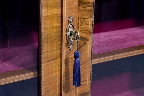 VICTORIAN FIGURED WALNUT MARQUETRY INLAID TWODOOR GLAZED CABINET - ADDITIONAL PHOTO 6