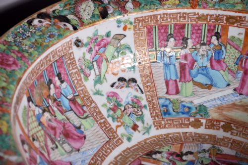 LARGE CANTON HAND PAINTED MANDARIN FAMILLE ROSE BOWL - ADDITIONAL PHOTO 1