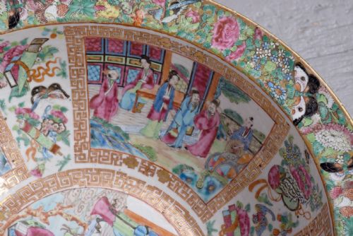 LARGE CANTON HAND PAINTED MANDARIN FAMILLE ROSE BOWL - ADDITIONAL PHOTO 3