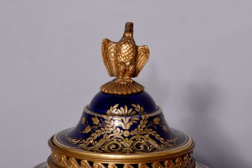 EXHIBITION QUALITY PAIR OF LIDDED SVRES VASES TO COMMEMORATE NAPOLEON BONAPARTE - ADDITIONAL PHOTO 4