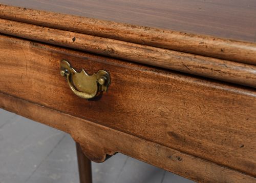 GEORGE II RED WALNUT FOLDOVER TEA TABLE - ADDITIONAL PHOTO 3