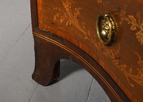 GEORGE III STYLE SATINWOOD AND MARQUETRY INLAID SERPENTINE FRONT CHEST OF DRAWERS - ADDITIONAL PHOTO 9