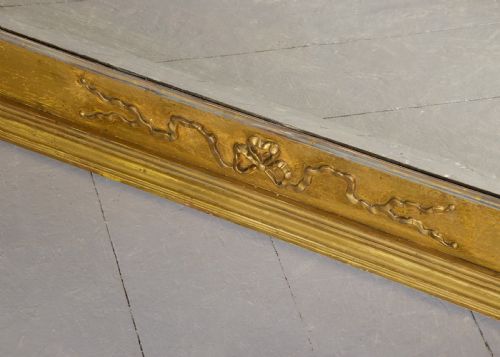LARGE GILTWOOD NEOCLASSICAL STYLE 19THCENTURY OVERMANTEL MIRROR WITH NEOCLASSICAL DECORATIONS - ADDITIONAL PHOTO 4