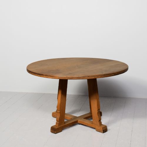 CIRCULAR OAK TABLE IN THE STYLE OF SIR ROBERT STODDART LORIMER