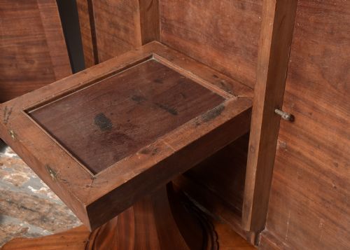 RARE WILLIAM IV FIGURED MAHOGANY DINING TABLE - ADDITIONAL PHOTO 4