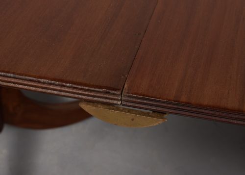 GEORGIANSTYLE PEDESTAL DINING TABLE IN QUALITY SPANISH MAHOGANY WITH ONE REMOVABLE LEAF - ADDITIONAL PHOTO 3