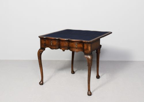 EARLY GEORGIANSTYLE CROSSBANDED FIGUREDWALNUT FOLDOVER GAME TABLES - ADDITIONAL PHOTO 6