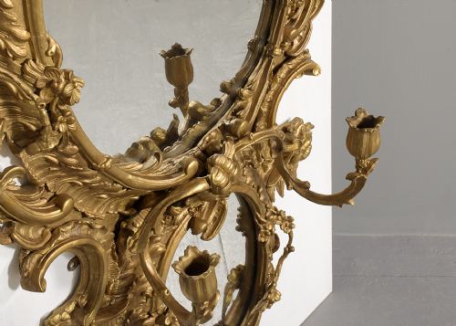 A LARGE CARVED AND GILDED ROCOCO MIRROR - ADDITIONAL PHOTO 4