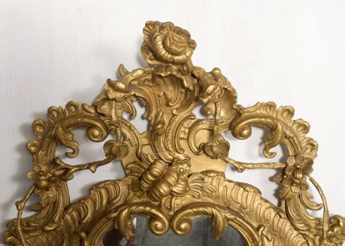 A LARGE CARVED AND GILDED ROCOCO MIRROR - ADDITIONAL PHOTO 5