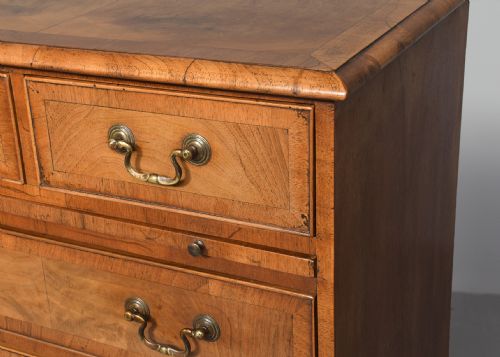 PAIR OF NEATSIZED GEORGE III STYLE WALNUT CHEST OF DRAWERS - ADDITIONAL PHOTO 4