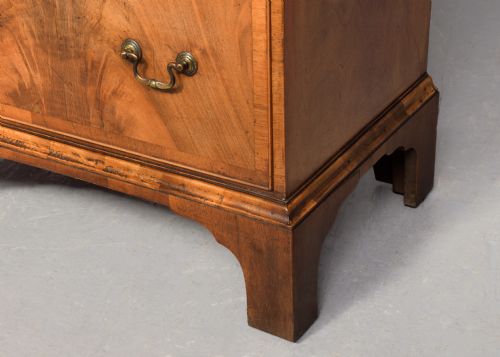 PAIR OF NEATSIZED GEORGE III STYLE WALNUT CHEST OF DRAWERS - ADDITIONAL PHOTO 7
