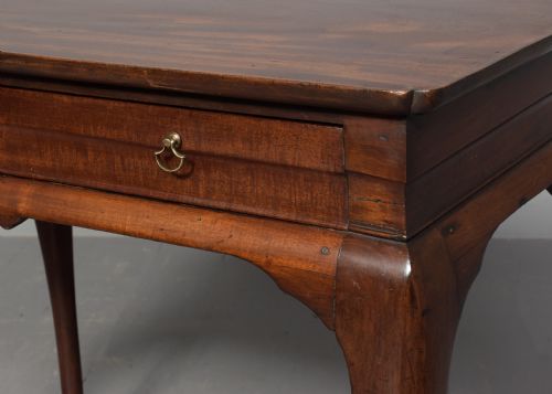 RARE EARLY GEORGE III MAHOGANY LOWBOY - ADDITIONAL PHOTO 3