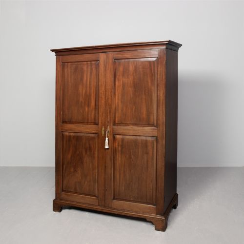 EARLY GEORGE III MAHOGANY PRESSWARDROBE