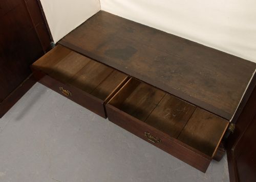 EARLY GEORGE III MAHOGANY PRESSWARDROBE - ADDITIONAL PHOTO 5