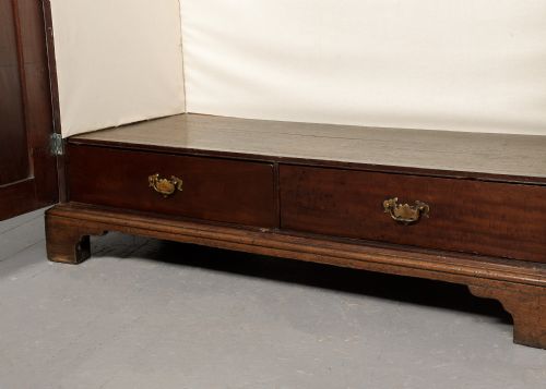 EARLY GEORGE III MAHOGANY PRESSWARDROBE - ADDITIONAL PHOTO 6