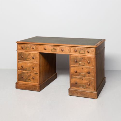 Superb Quality Large Victorian Figured Walnut Kneehole Desk with Gilt-tooled Green Leather Writing Surface