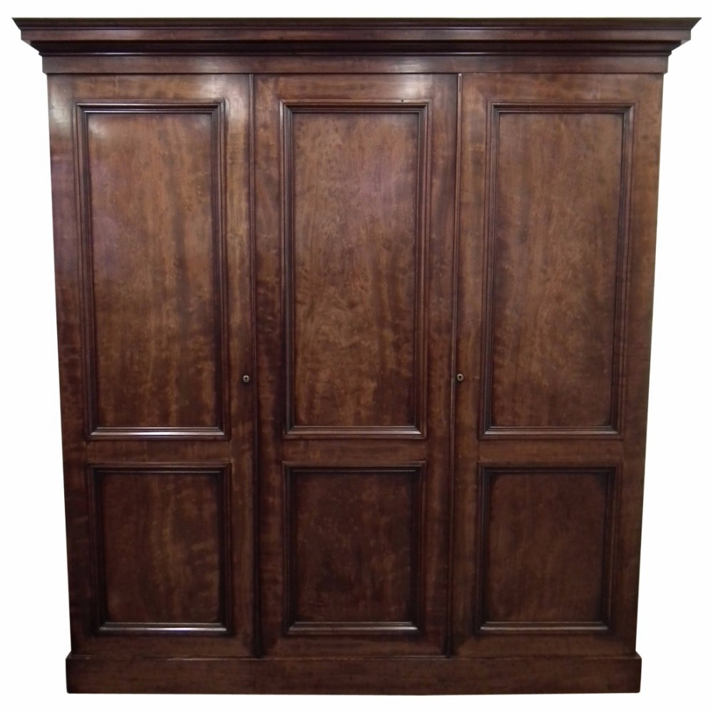Late Georgian Mahogany 3 Door Wardrobe