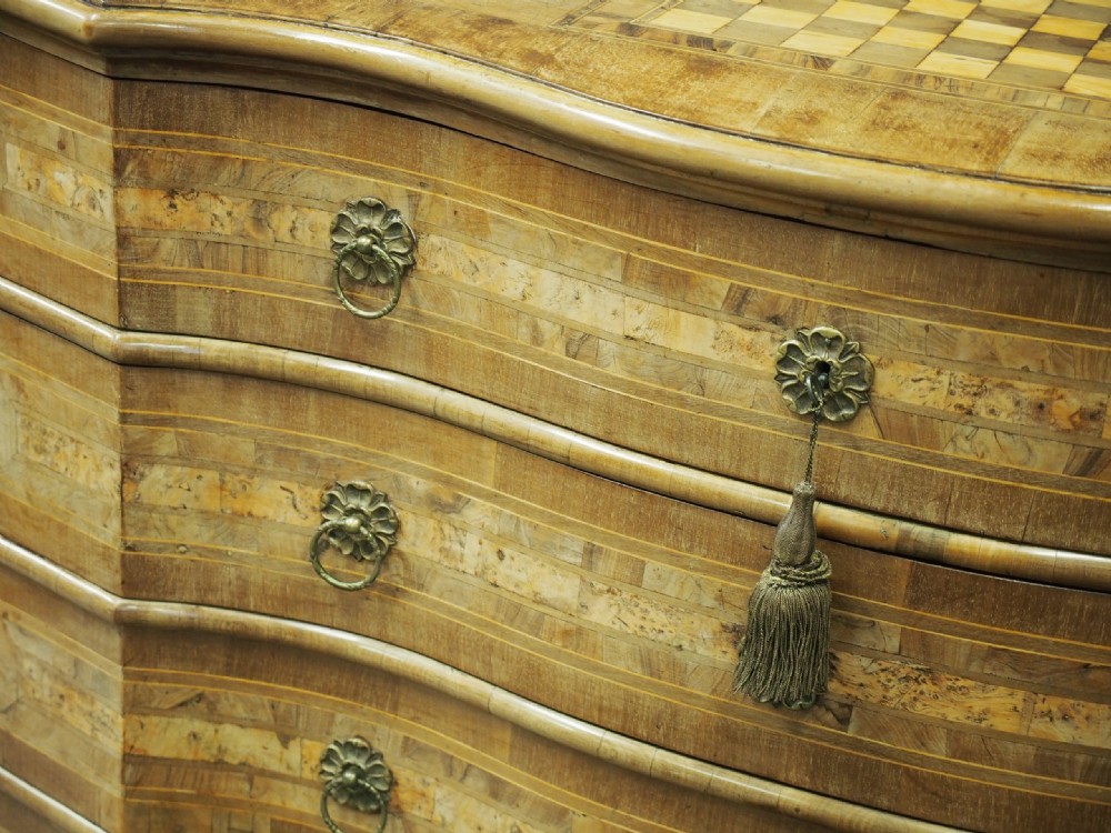 Northern Italian Serpentine Walnut Commode View XVIII