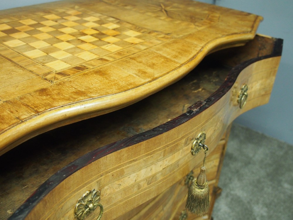 Northern Italian Serpentine Walnut Commode View XXI