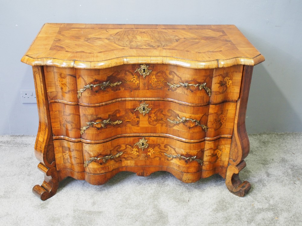 North Italian Walnut Serpentine Commode View XIV