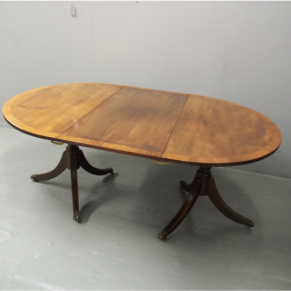George III Style Pedestal Dining Table with 1 Leaf