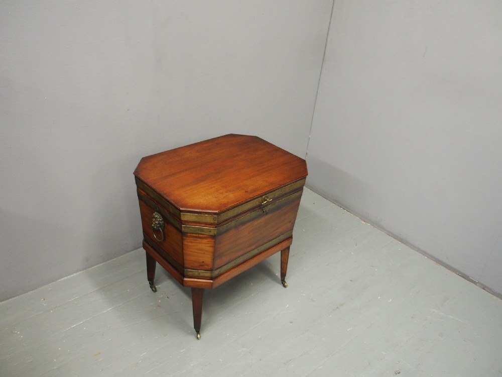 George III Octagonal Mahogany Cellarette View IV