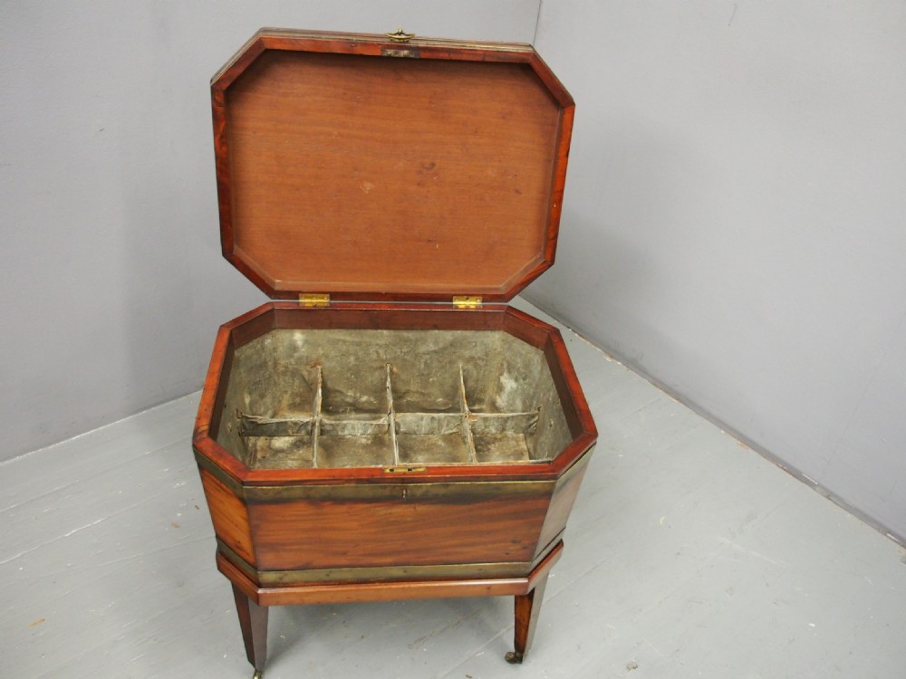 George III Octagonal Mahogany Cellarette View VI