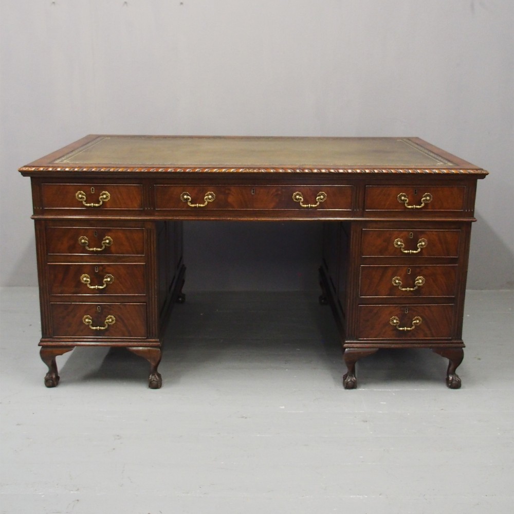 Chippendale Style Mahogany Kneehole Desk