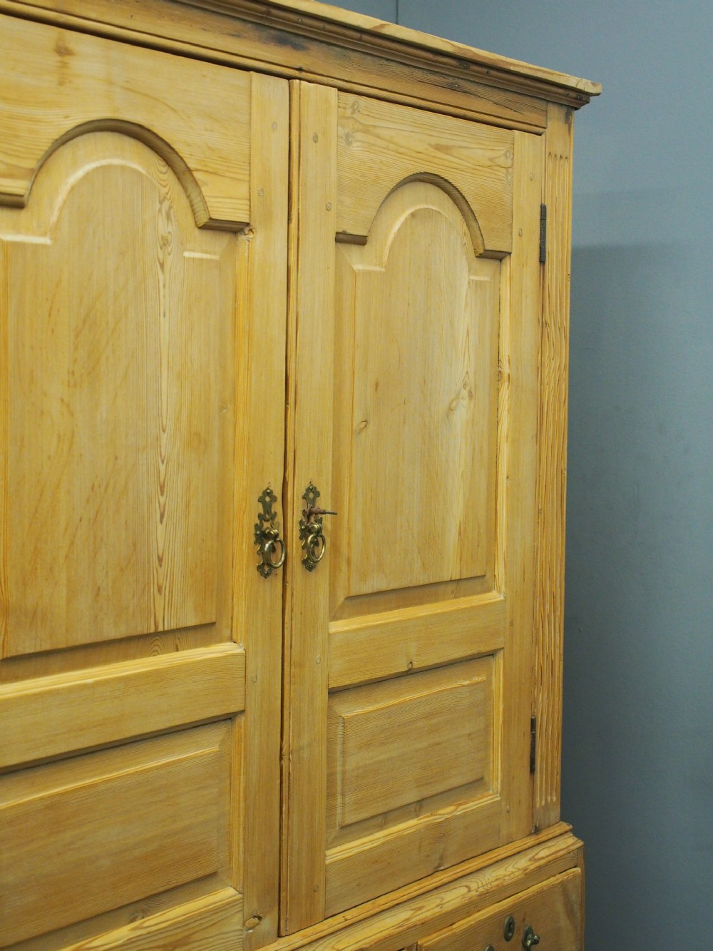 George III Pitch Pine Press View XI