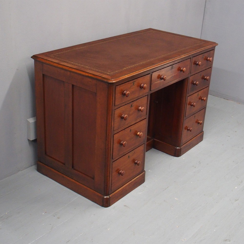 Victorian Mahogany Kneehole Desk