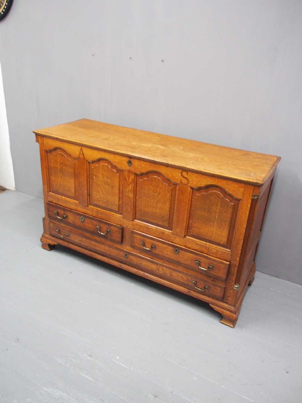 George III Mule Chest View V