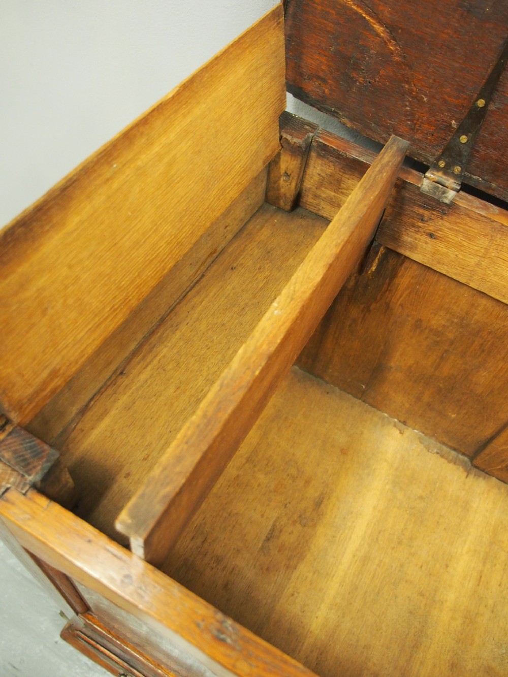 George III Mule Chest View XII