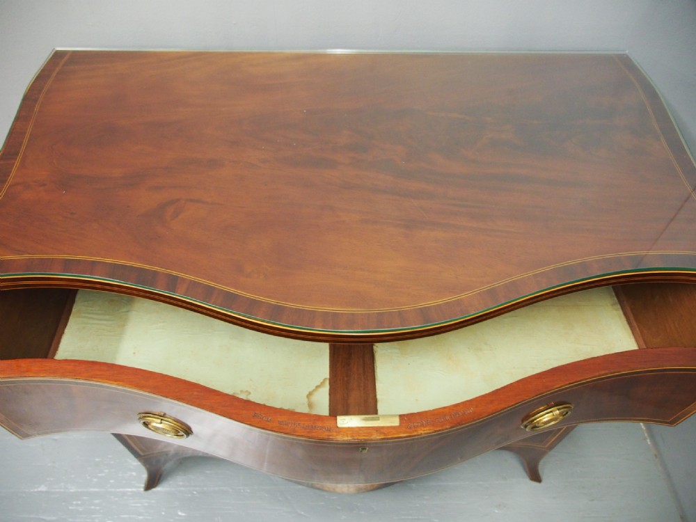 George III Inlaid Mahogany Serpentine Chest of Drawers View VI