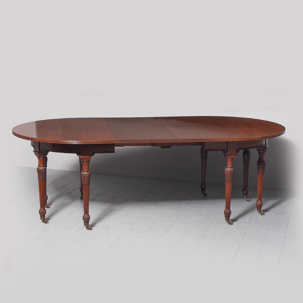 Victorian Mahogany Dining Table with 2 Leaves