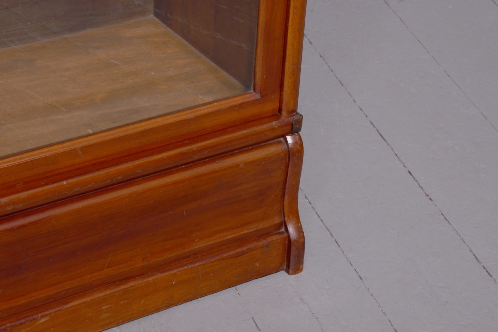 Globe - Wernicke five - section mahogany stacking bookcase, in perfect condition View VIII