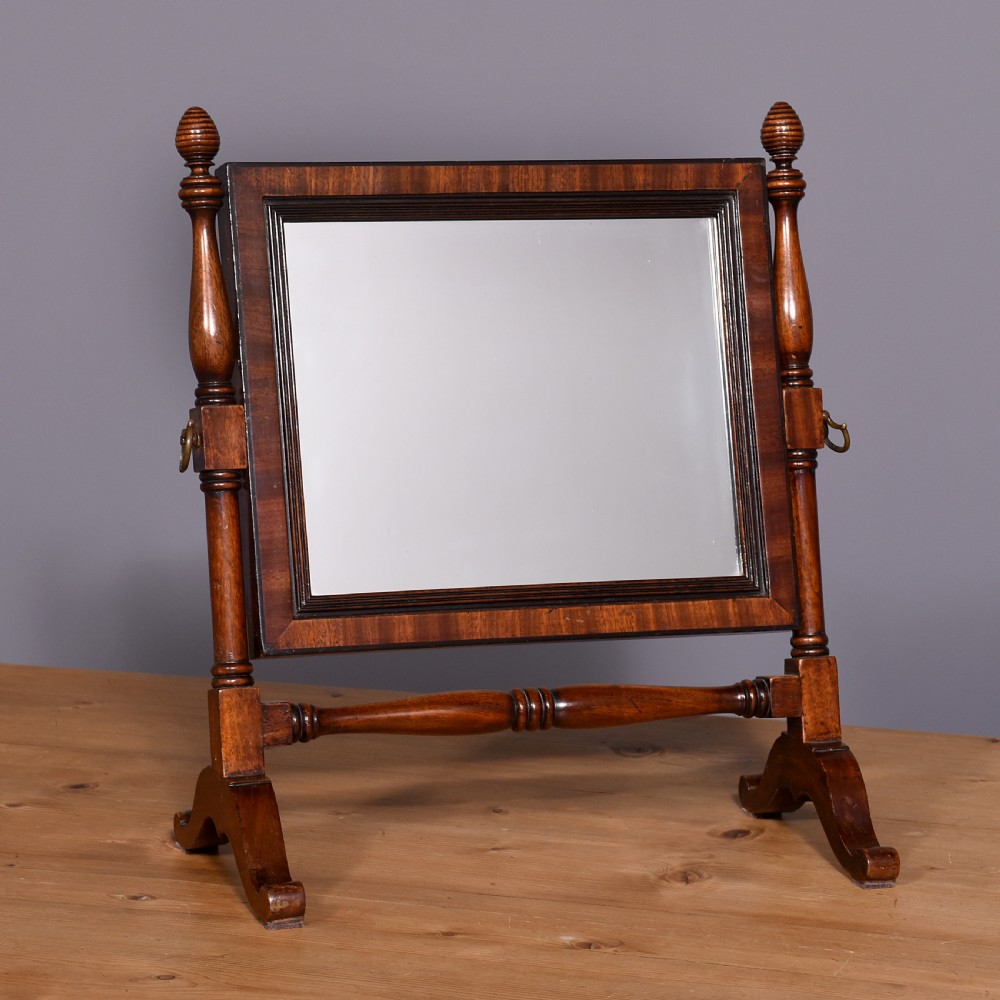 George 3rd, neat-sizes mahogany dressing glass