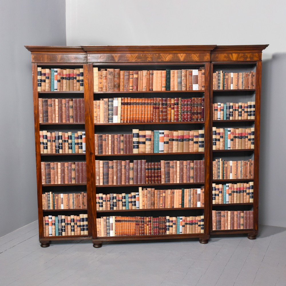 Quality mid-Victorian mahogany 3-section open breakfront bookcase.