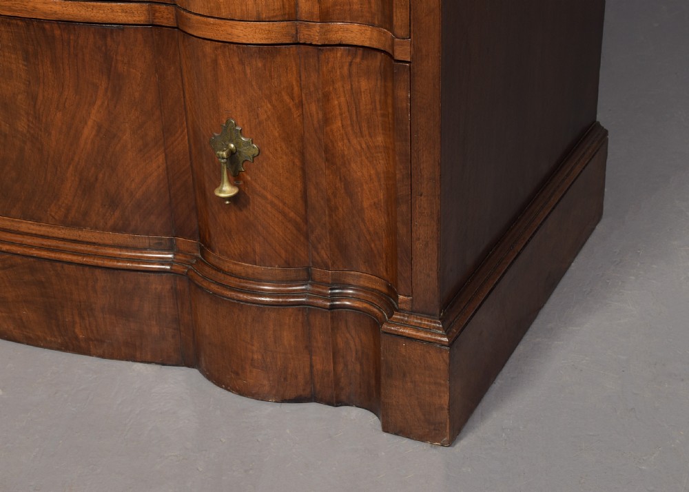 Superb quality, shaped-front Victorian figured walnut chest of drawers by
famous cabinetmakers Druce & Co. Portman square, London 
 View V